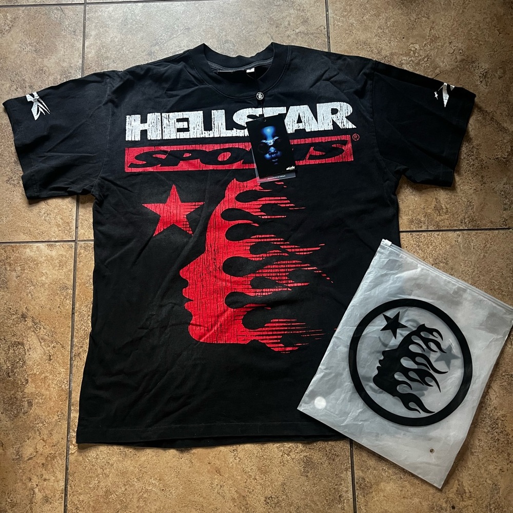 Hellstar tee shirt 

Size m men 

No rips or tears new